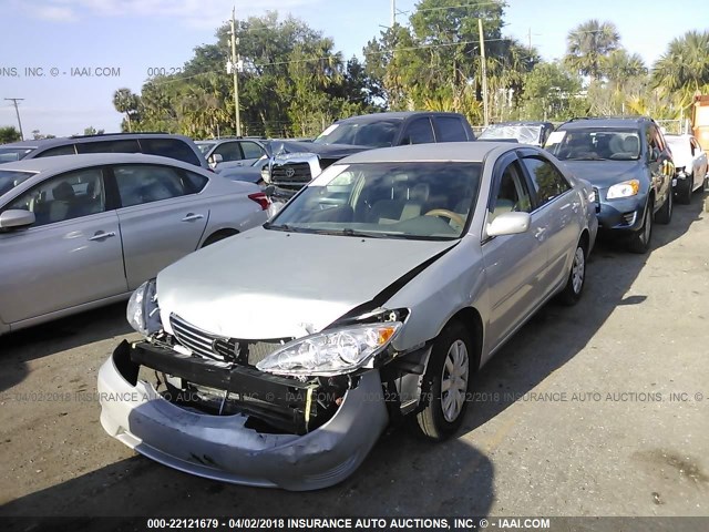 4T1BE32K25U514227 - 2005 TOYOTA CAMRY LE/XLE/SE SILVER photo 2