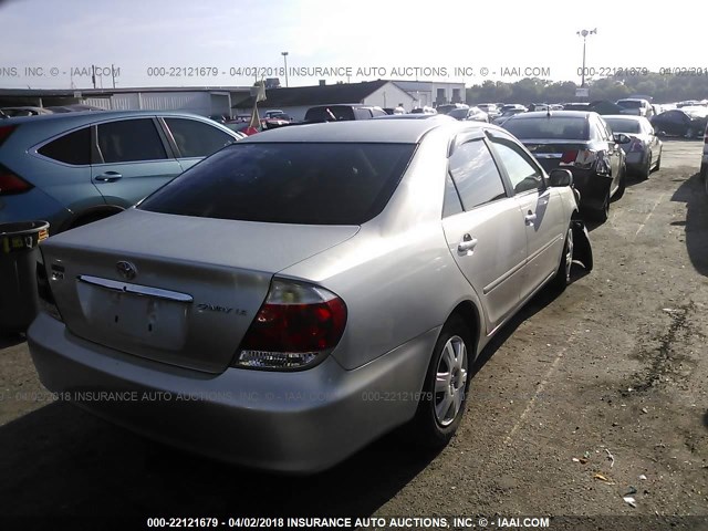 4T1BE32K25U514227 - 2005 TOYOTA CAMRY LE/XLE/SE SILVER photo 4