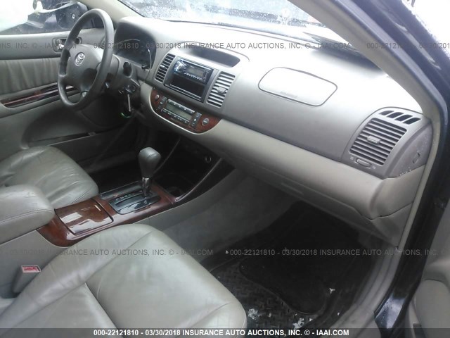 4T1BE30K22U094113 - 2002 TOYOTA CAMRY LE/XLE/SE შავი ფოტო 5