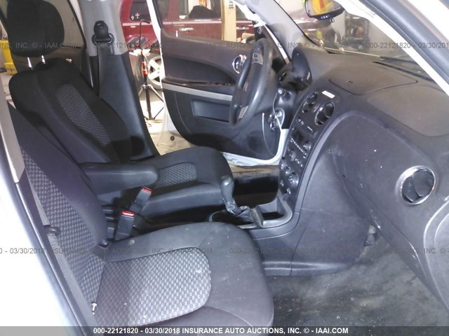 3GNBAAFW7BS533537 - 2011 CHEVROLET HHR LS WHITE photo 5