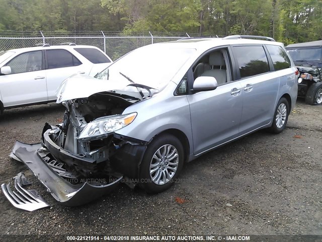 5TDYK3DC3ES458204 - 2014 TOYOTA SIENNA XLE/LIMITED SILVER photo 2