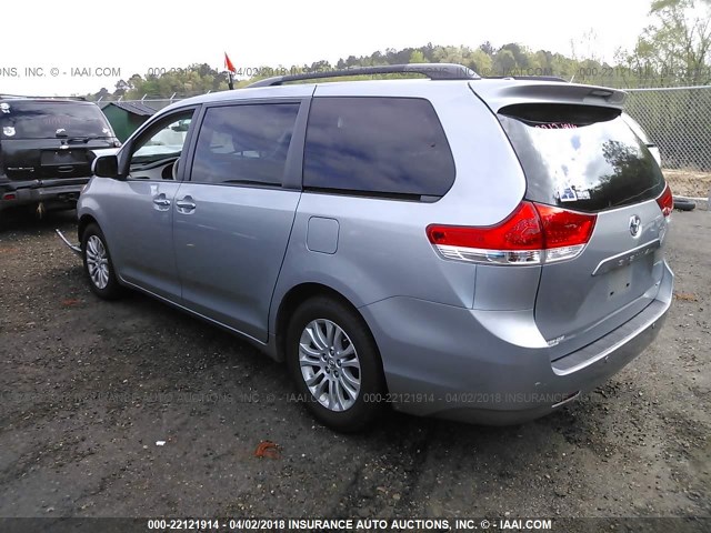 5TDYK3DC3ES458204 - 2014 TOYOTA SIENNA XLE/LIMITED SILVER photo 3