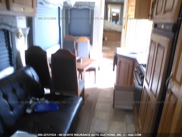 1KB331M224E146713 - 2004 HOLIDAY RAMBLER OTHER  WHITE photo 6