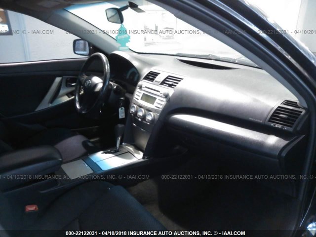 4T1BF3EK8BU224949 - 2011 TOYOTA CAMRY SE/LE/XLE BLACK photo 5