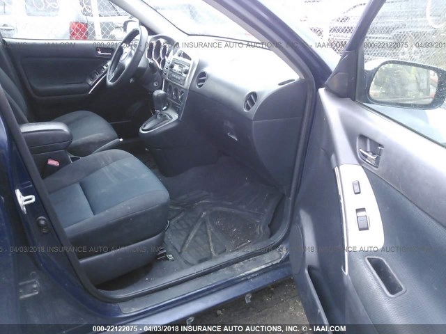 2T1KR32E25C399354 - 2005 TOYOTA COROLLA MATRIX XR BLUE photo 5