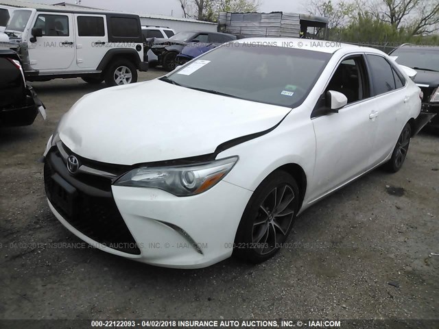 4T1BF1FK3GU143593 - 2016 TOYOTA CAMRY LE/XLE/SE/XSE SILVER photo 2
