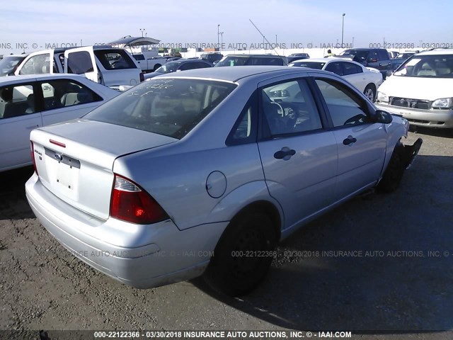 1FAFP34N67W351408 - 2007 FORD FOCUS ZX4/S/SE/SES SILVER photo 4