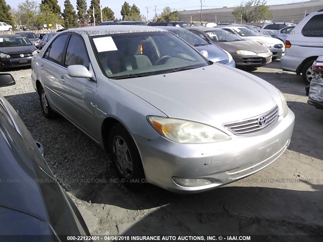 JTDBE32K920075325 - 2002 TOYOTA CAMRY LE/XLE/SE SILVER photo 1