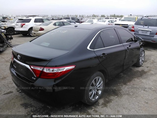 4T1BF1FK6GU586062 - 2016 TOYOTA CAMRY LE/XLE/SE/XSE Schwarz Foto 4