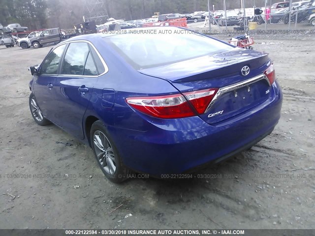 4T1BF1FK7GU515405 - 2016 TOYOTA CAMRY LE/XLE/SE/XSE BLUE photo 3