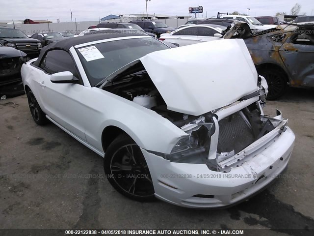 1ZVBP8EM0E5243930 - 2014 FORD MUSTANG WHITE photo 1