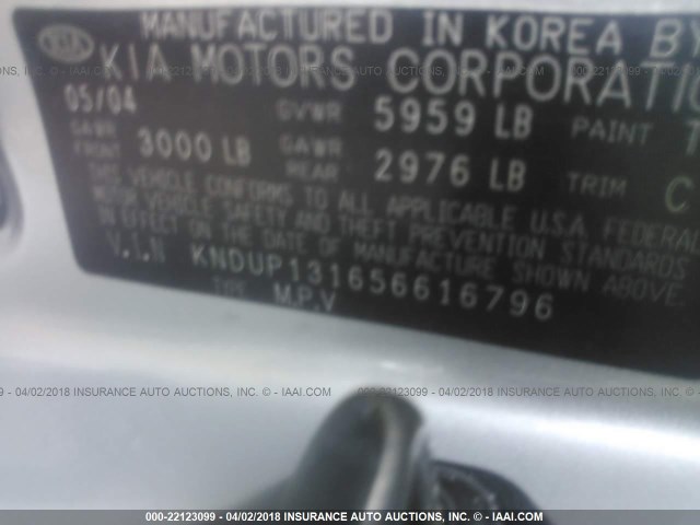 KNDUP131656616796 - 2005 KIA SEDONA EX/LX SILVER photo 9