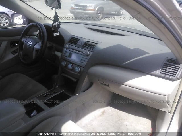 4T1BE46K29U268253 - 2009 TOYOTA CAMRY SE/LE/XLE Алтын фото 5