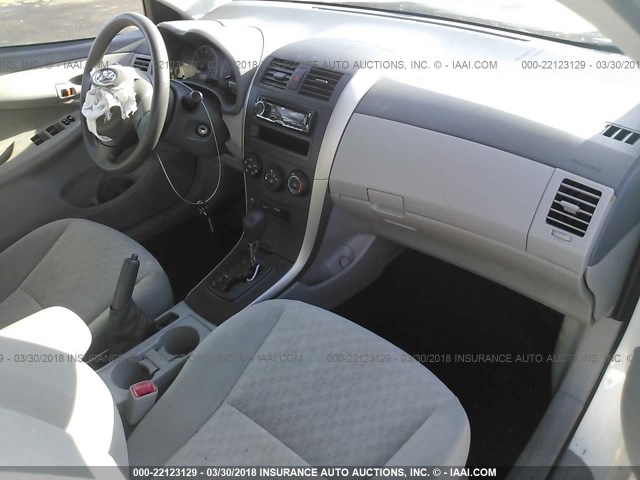JTDBL40E19J028027 - 2009 TOYOTA COROLLA LE/XLE WHITE photo 5