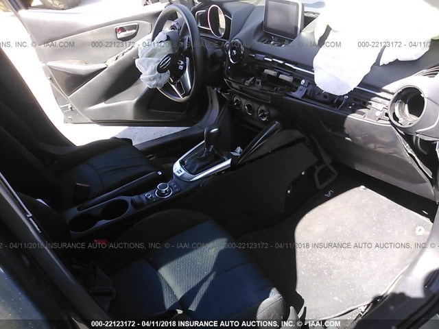 3MYDLBZV6GY140817 - 2016 TOYOTA SCION IA GRAY photo 5