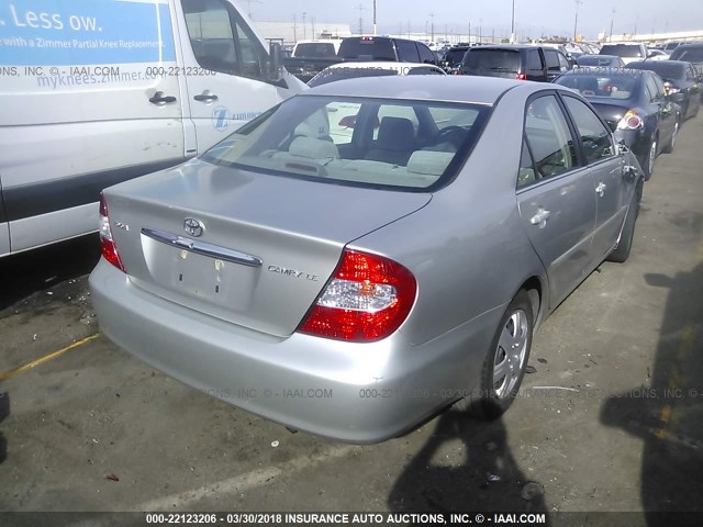 4T1BE32K24U831147 - 2004 TOYOTA CAMRY LE/XLE/SE ვერცხლისფერი ფოტო 4