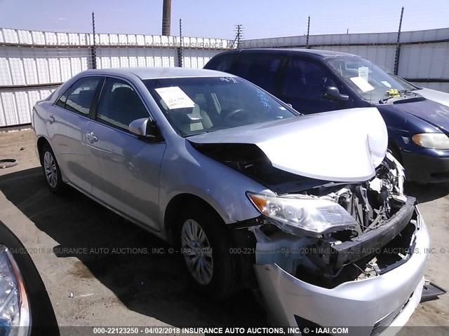 4T1BF1FK1EU320168 - 2014 TOYOTA CAMRY L/SE/LE/XLE 银色 照片 1