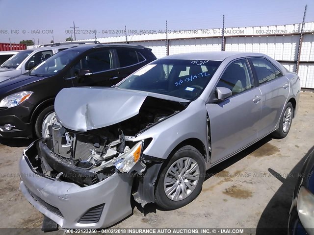4T1BF1FK1EU320168 - 2014 TOYOTA CAMRY L/SE/LE/XLE 银色 照片 2