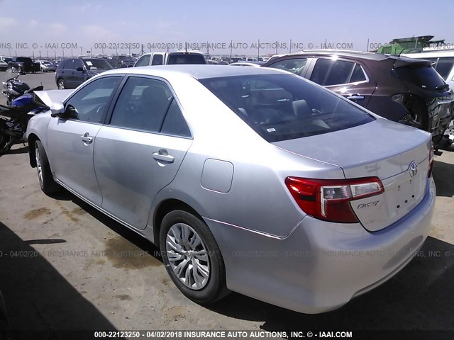 4T1BF1FK1EU320168 - 2014 TOYOTA CAMRY L/SE/LE/XLE 银色 照片 3