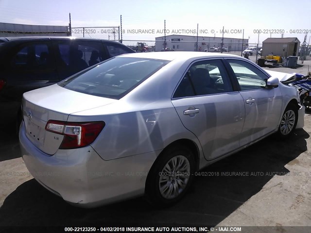 4T1BF1FK1EU320168 - 2014 TOYOTA CAMRY L/SE/LE/XLE 银色 照片 4