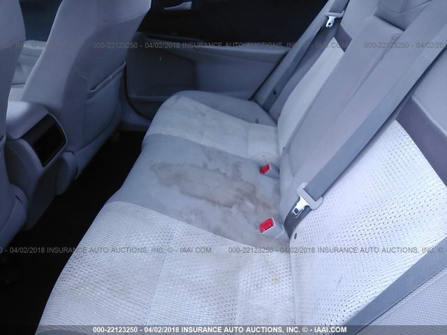 4T1BF1FK1EU320168 - 2014 TOYOTA CAMRY L/SE/LE/XLE 银色 照片 8