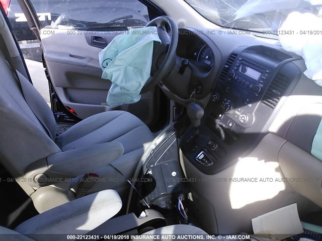 KNDMB233586196703 - 2008 KIA SEDONA EX/LX BLUE photo 5