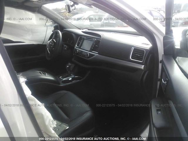 5TDJKRFH4GS319425 - 2016 TOYOTA HIGHLANDER XLE თეთრი ფოტო 5