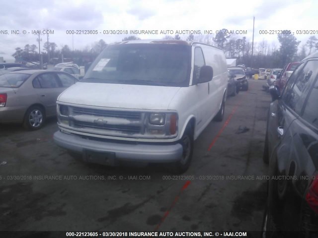 1GCFG29M721146593 - 2002 CHEVROLET EXPRESS G2500  WHITE photo 2