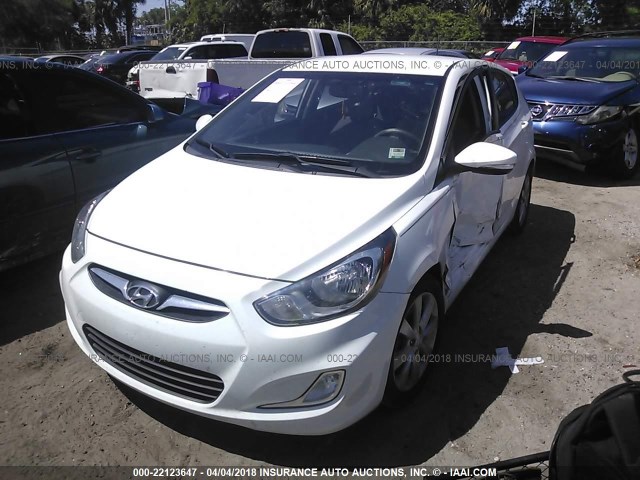 KMHCU5AE2DU065032 - 2013 HYUNDAI ACCENT GLS/SE WHITE photo 2