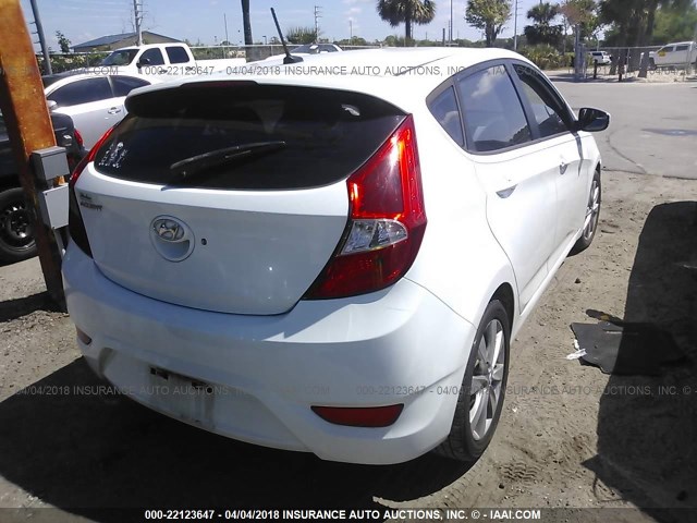 KMHCU5AE2DU065032 - 2013 HYUNDAI ACCENT GLS/SE WHITE photo 4