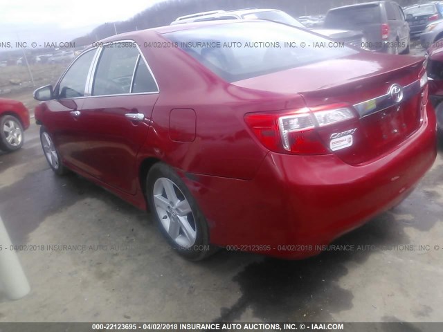 4T1BF1FK3DU690598 - 2013 TOYOTA CAMRY L/SE/LE/XLE RED photo 3