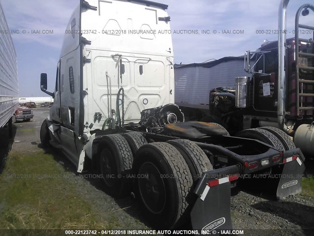 3AKJHHDR5JSJR9452 - 2018 FREIGHTLINER CASCADIA 126  WHITE photo 3