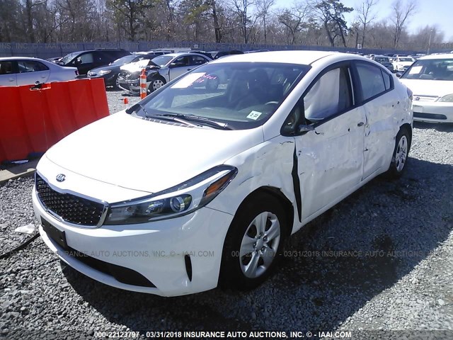 3KPFK4A7XHE043769 - 2017 KIA FORTE LX WHITE photo 2