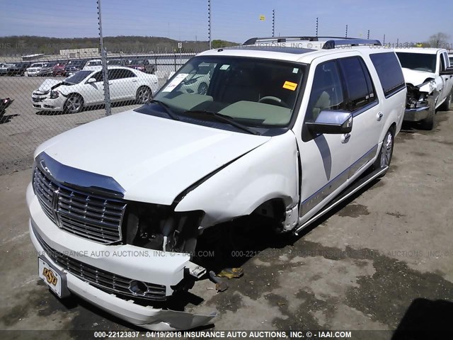 5LMFL28578LJ08454 - 2008 LINCOLN NAVIGATOR L WHITE photo 2