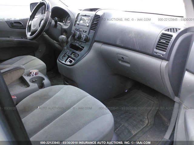 KNDMB233496312880 - 2009 KIA SEDONA EX/LX SILVER photo 5