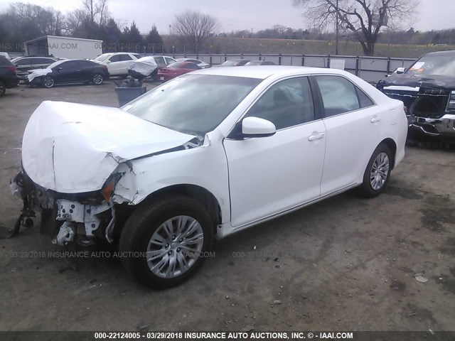 4T1BF1FK2DU268080 - 2013 TOYOTA CAMRY L/SE/LE/XLE WHITE photo 2