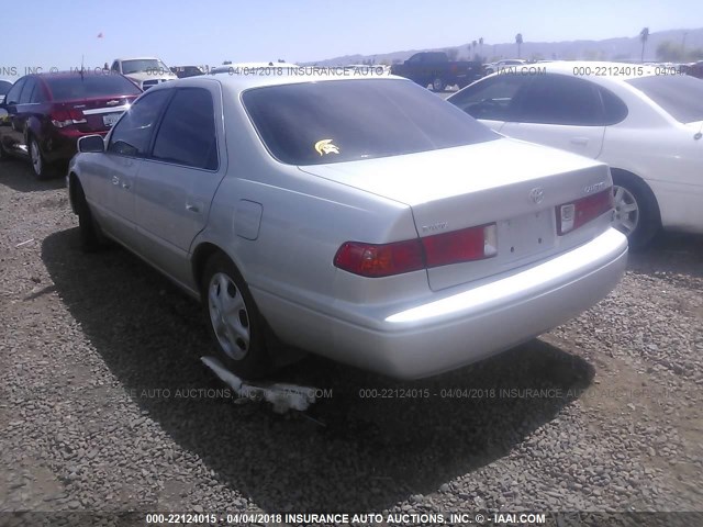 4T1BG22K71U057672 - 2001 TOYOTA CAMRY CE/LE/XLE 银色 照片 3