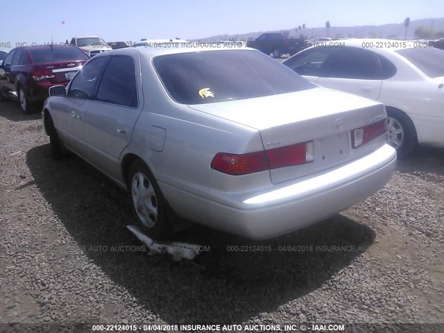 4T1BG22K71U057672 - 2001 TOYOTA CAMRY CE/LE/XLE SILVER photo 3