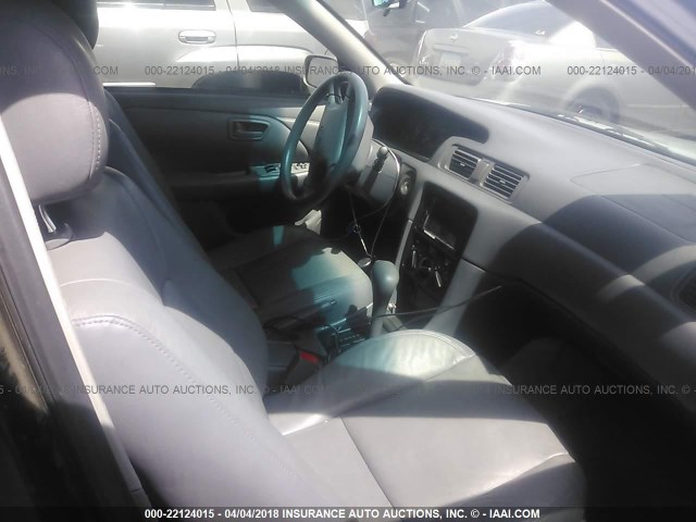 4T1BG22K71U057672 - 2001 TOYOTA CAMRY CE/LE/XLE 银色 照片 5