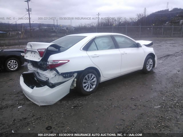 4T1BF1FK3FU043489 - 2015 TOYOTA CAMRY LE/XLE/SE/XSE Weiß Foto 4