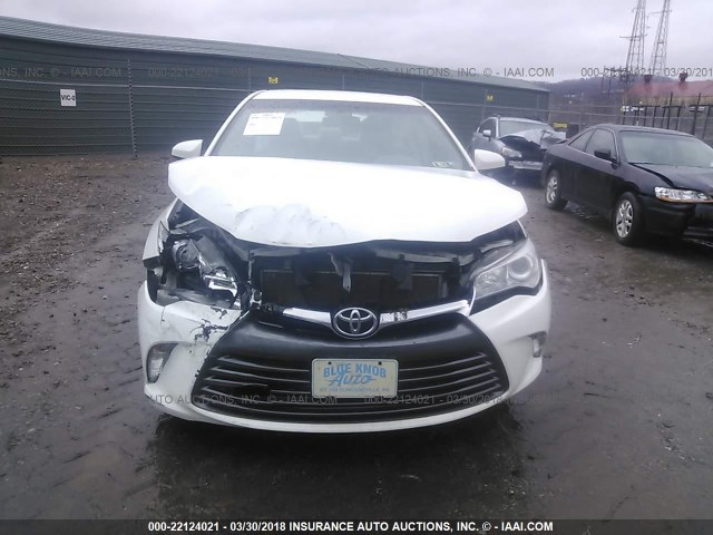 4T1BF1FK3FU043489 - 2015 TOYOTA CAMRY LE/XLE/SE/XSE Weiß Foto 6