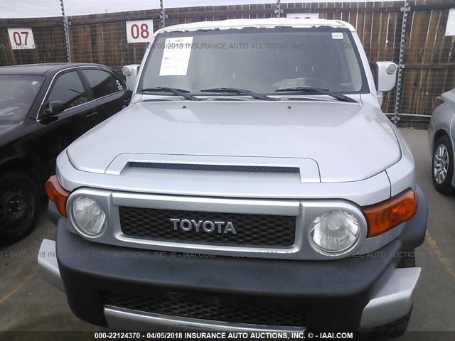 JTEBU11F670079461 - 2007 TOYOTA FJ CRUISER SILVER photo 6