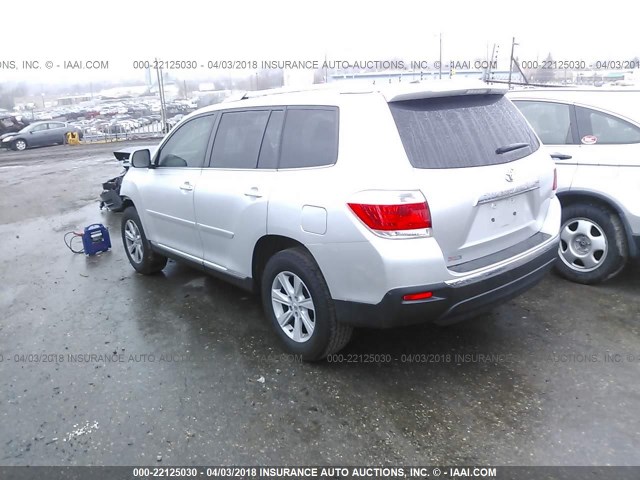 5TDZA3EH0CS027415 - 2012 TOYOTA HIGHLANDER SE SILVER photo 3