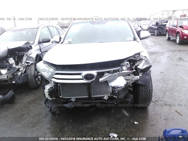 5TDZA3EH0CS027415 - 2012 TOYOTA HIGHLANDER SE SILVER photo 6