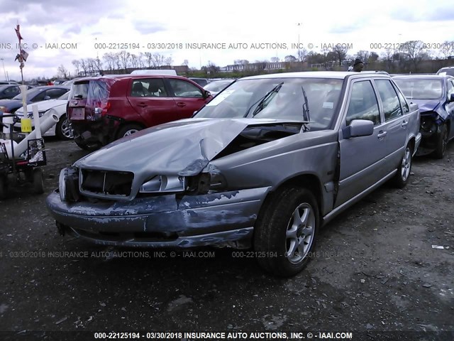 YV1LS5547W1432937 - 1998 VOLVO S70 SILVER photo 2