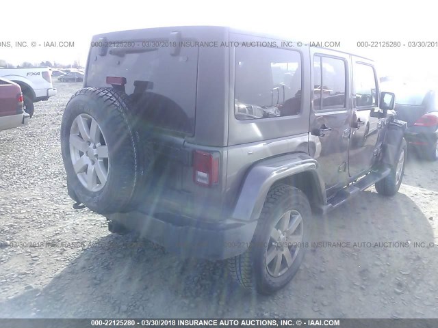 1C4BJWEG4GL216750 - 2016 JEEP WRANGLER UNLIMITE SAHARA GRAY photo 4