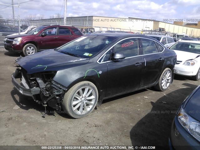 1G4PP5SK7E4157624 - 2014 BUICK VERANO GRAY photo 2