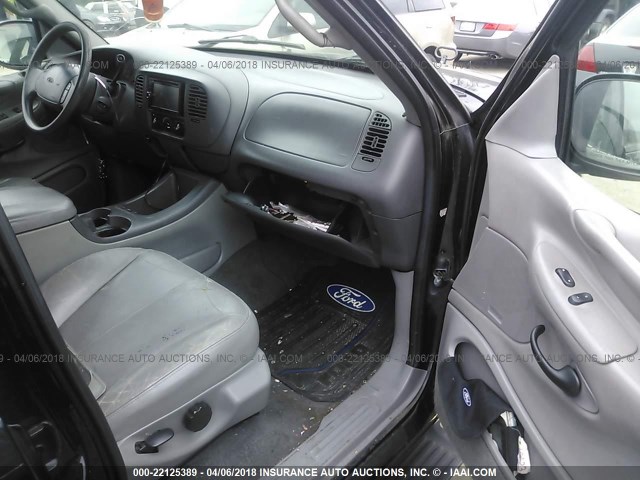 1FMRU15W52LA06680 - 2002 FORD EXPEDITION XLT BLACK photo 5