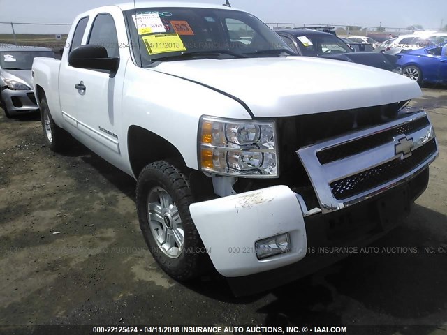 1GCRKSE34BZ372049 - 2011 CHEVROLET SILVERADO K1500 LT WHITE photo 1