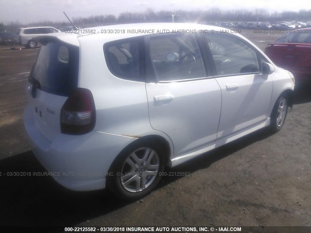 JHMGD38667S021302 - 2007 HONDA FIT S WHITE photo 4